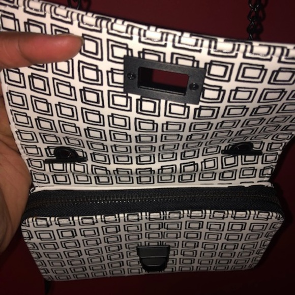 **SOLD**. Crossbody Bag - Picture 5 of 8